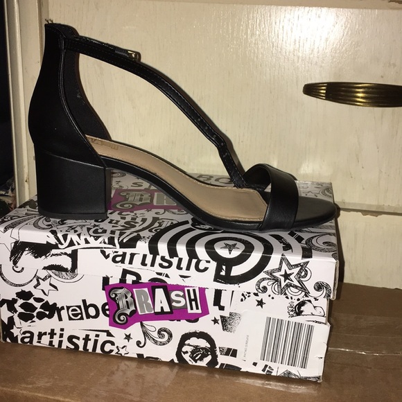 🌹🌹Absolutely Gorgeous black beauty sandals with heels NWT New Never Worn shoes - Picture 3 of 5